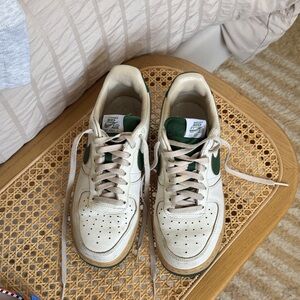 Nike Sneakers in Cream and Green